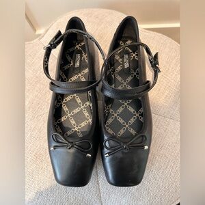 NWOT Michael Kors size 8 black leather square toe ballet flats w/ankle strap.